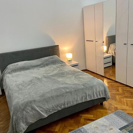 Апартаменты Apartament Super Central Cu Parcare Privata Арад Экстерьер фото