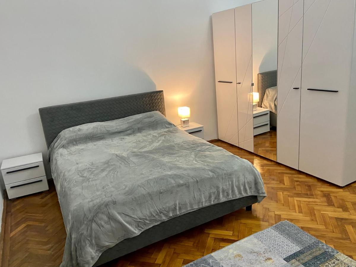 Апартаменты Apartament Super Central Cu Parcare Privata Арад Экстерьер фото