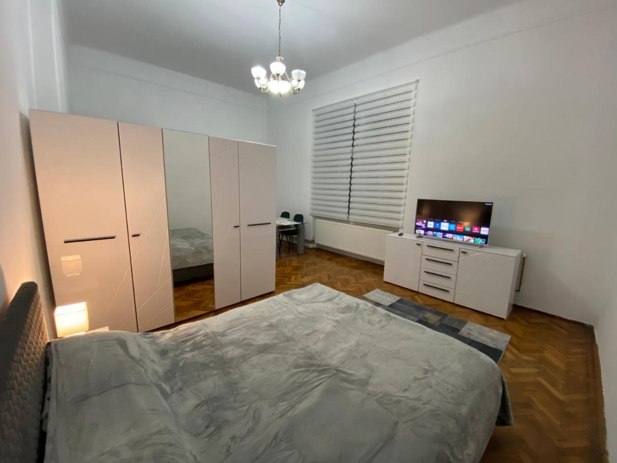 Апартаменты Apartament Super Central Cu Parcare Privata Арад Экстерьер фото